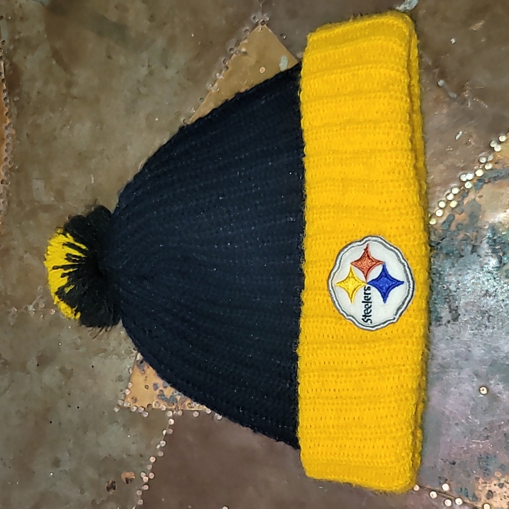 Vintage. Pittsburgh Steelers. Poof-ball beanie.  One size fits most.